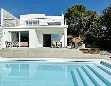 Nieuwe villa met privé zwembad