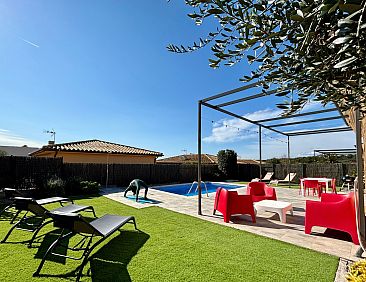Vakantiehuis Moderne Villa Medes Mar mit Privatpool