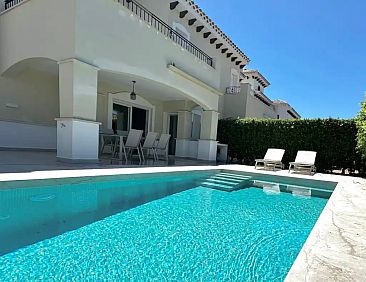 Modern huis met privézwembad