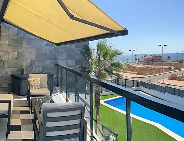 Penthouse Gloria met zeezicht