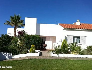 Huis met zwembad vlakbij het strand