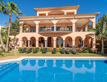 Luxe villa met panoramisch zeezicht