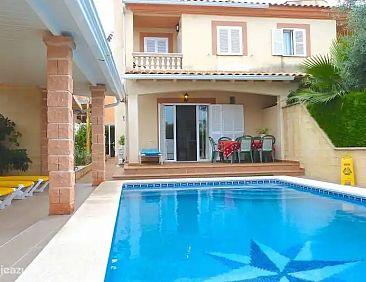 Familie Villa met groot zwembad