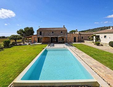 Vakantiehuis Luxuriöse Finca im modernen Stil mit Pool und 