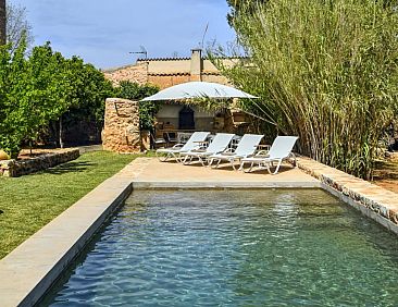 Vakantiehuis Luxuriöse Villa mit Pool und Klimaanlage für 