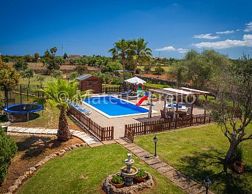Vakantiehuis Villa mit 5 Schlafzimmern und Pool auf dem Land