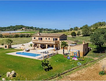 Vakantiehuis VILLA LORENZO MANACOR by PriorityVillas