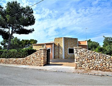 Vakantiehuis VILLA MONICA en barrio residencial de Cala Pi p