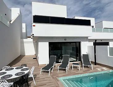 Casa Blanca y Negra