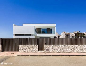 Villa Olivia met verwarmd zwembad