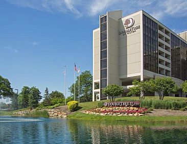 DoubleTree by Hilton Chicago - Oak Brook