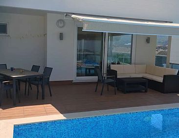 Luxe Villa Carlijn met prive-zwembad