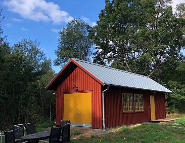 Boot huis vlak bij meer