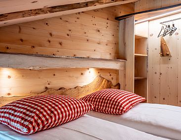 Appartement Ferienhaus Regan, Obersaxen-Valata, (Surcuolm), 