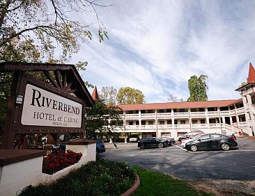 Riverbend Motel &amp; Cabins