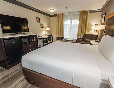 Comfort Inn &amp; Suites Near Universal - North Hollywood – Bu