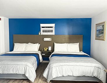 Blue Spruce Motel &amp; Townhouses