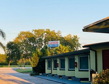 Lakeside Inn and Cafe