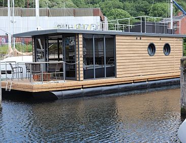 Hausboot «Leni»