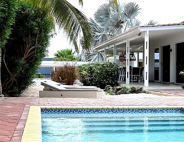 Tropische "Villa Curoyal" bij strand