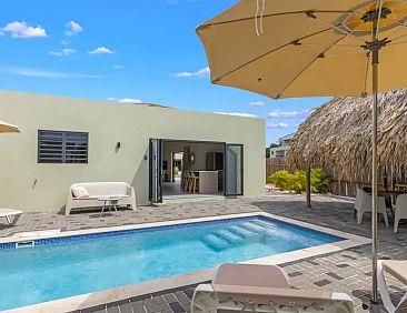 Villa Santi, Mambo Beach, Zwembad