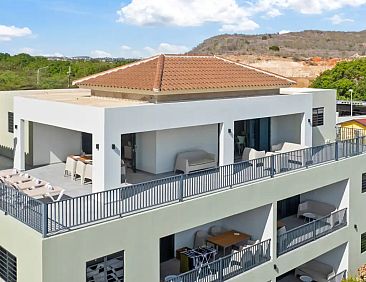 Penthouse Solana, Mambo Beach