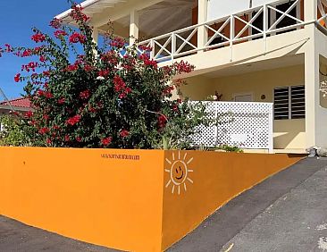 Sonrisa Curaçao, Solo