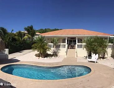 Villa Rayo di Solo met zeezicht