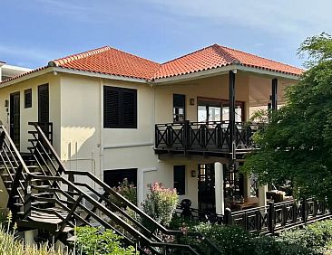 Blue Bay villa bij strand en zwembad