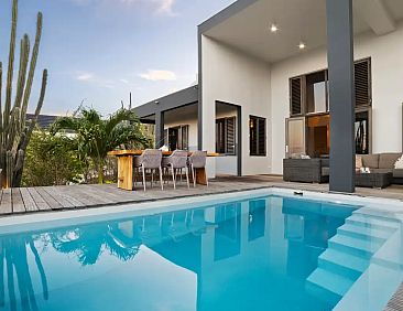 Nature Villa + Guesthouse Off grid