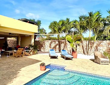Kas Luna met tropische tuin en pool