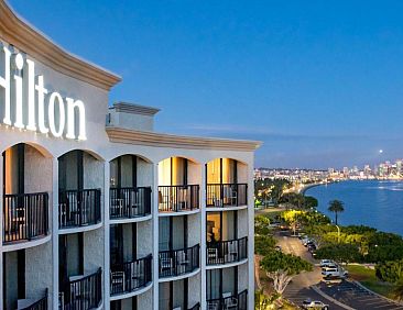 Hilton San Diego Airport/Harbor Island