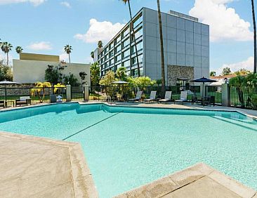 Courtyard by Marriott Los Angeles Woodland Hills