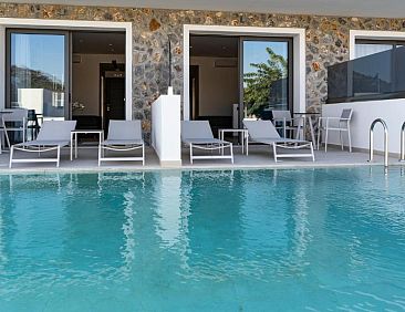 Zoes Hotel & Suites