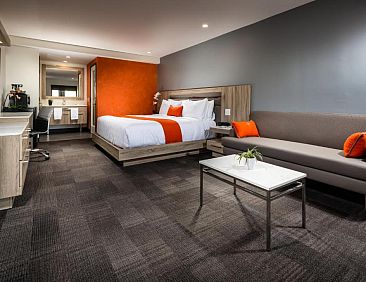 Canoga Hotel at Warner Center