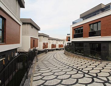 Geschakelde woning in Bahçeşehir 2. Kısım