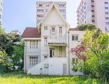 Vrijstaande woning in Kadıköy
