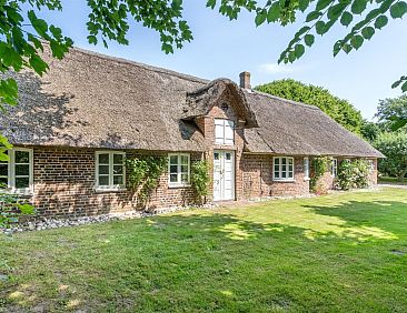 Vakantiehuis "Arik" - 700m from the sea