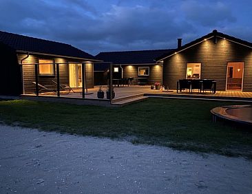 Vakantiehuis "Anuk" - 2.3km from the sea