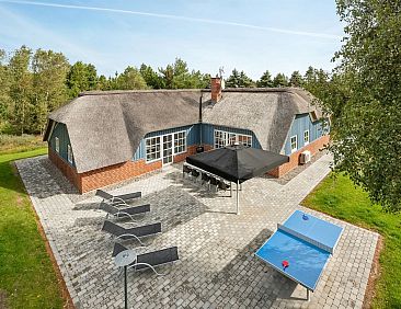 Vakantiehuis "Alvina" - 3.2km from the sea