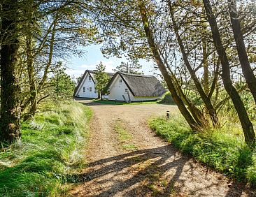 Vakantiehuis "Trana" - 2km from the sea