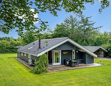 Vakantiehuis "Esben" - 11km from the sea