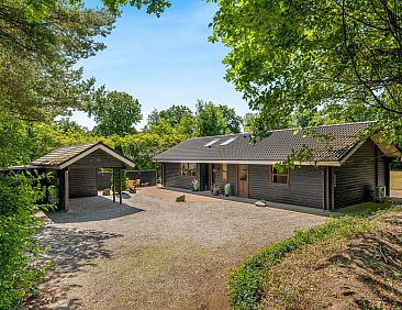 Vakantiehuis "Akule" - 10km from the sea