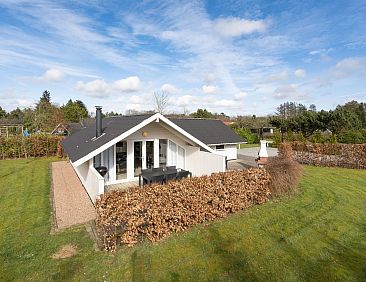 Vakantiehuis "Mena" - 10km from the sea