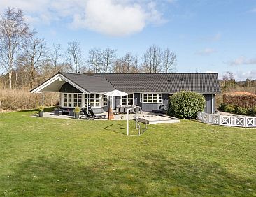 Vakantiehuis "Esben" - 11km from the sea
