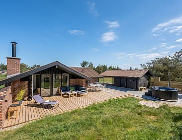 Vakantiehuis "Tilda" - 900m from the sea