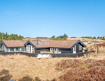 Vakantiehuis "Emin" - 700m from the sea