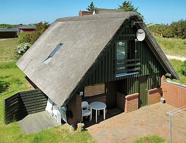Vakantiehuis "Aulikki" - 900m from the sea