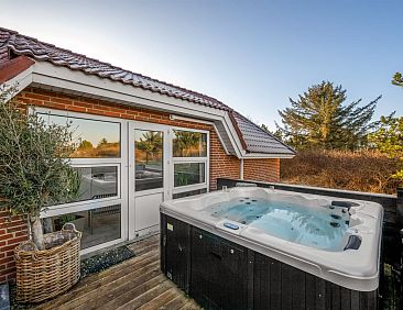 Vakantiehuis "Sylvi" - 1.7km from the sea
