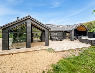 Vakantiehuis "Faye" - 600m from the sea